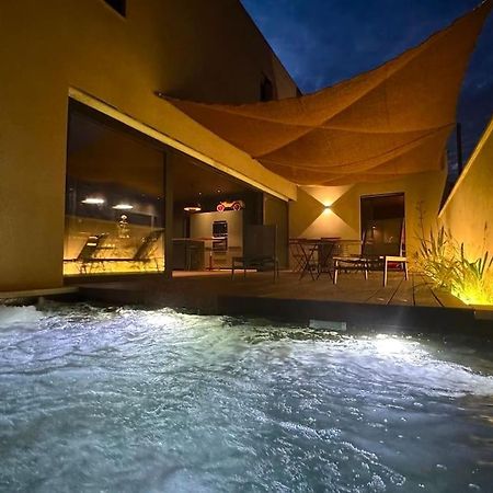 Maison D'Architecte Avec Piscine-Spa Chauffe En Centre Ville De Везон-ла-Ромен Экстерьер фото