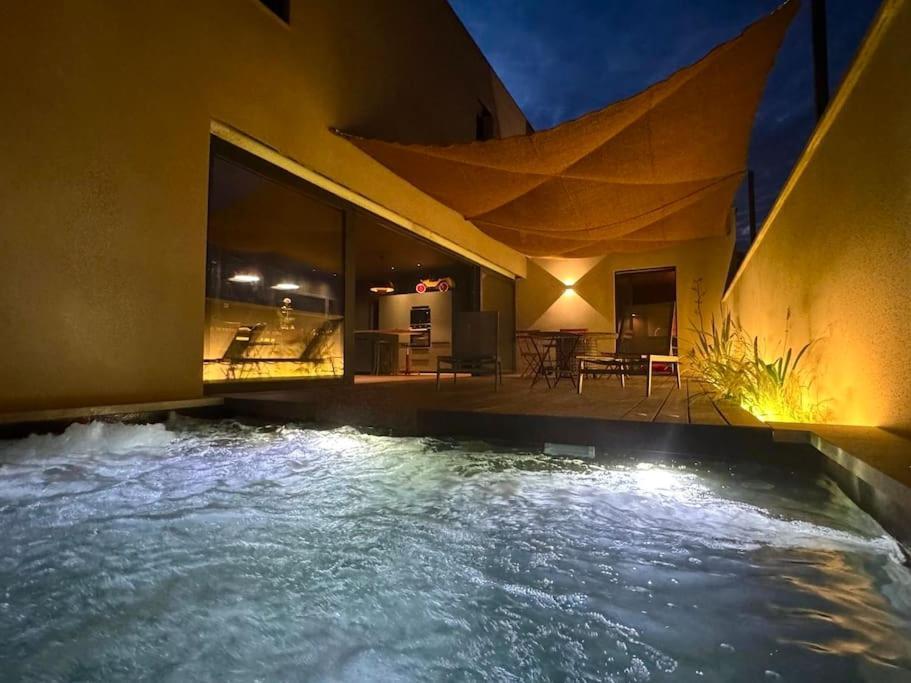 Maison D'Architecte Avec Piscine-Spa Chauffe En Centre Ville De Везон-ла-Ромен Экстерьер фото