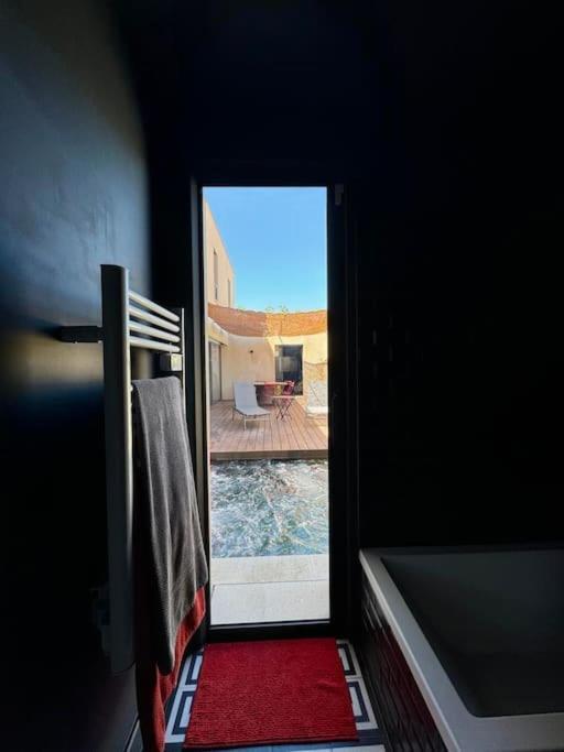 Maison D'Architecte Avec Piscine-Spa Chauffe En Centre Ville De Везон-ла-Ромен Экстерьер фото